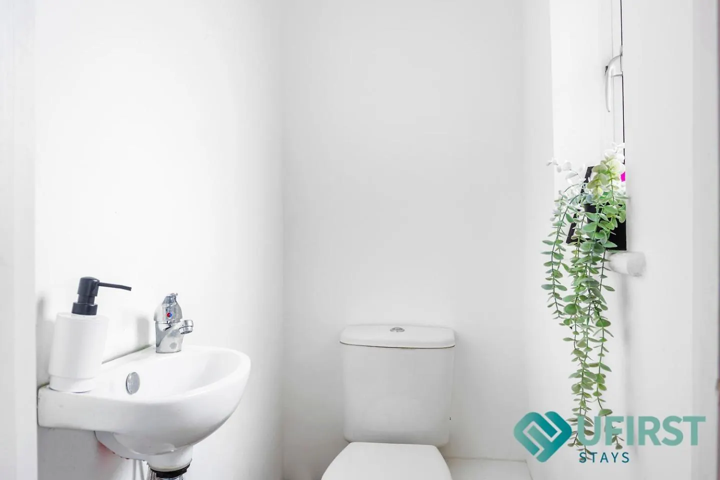 Apartment Bright 4Br House - Near City Hospital, Sherwood, Clinton Market, Qmc & City Centre - Sleeps 8 Nottingham