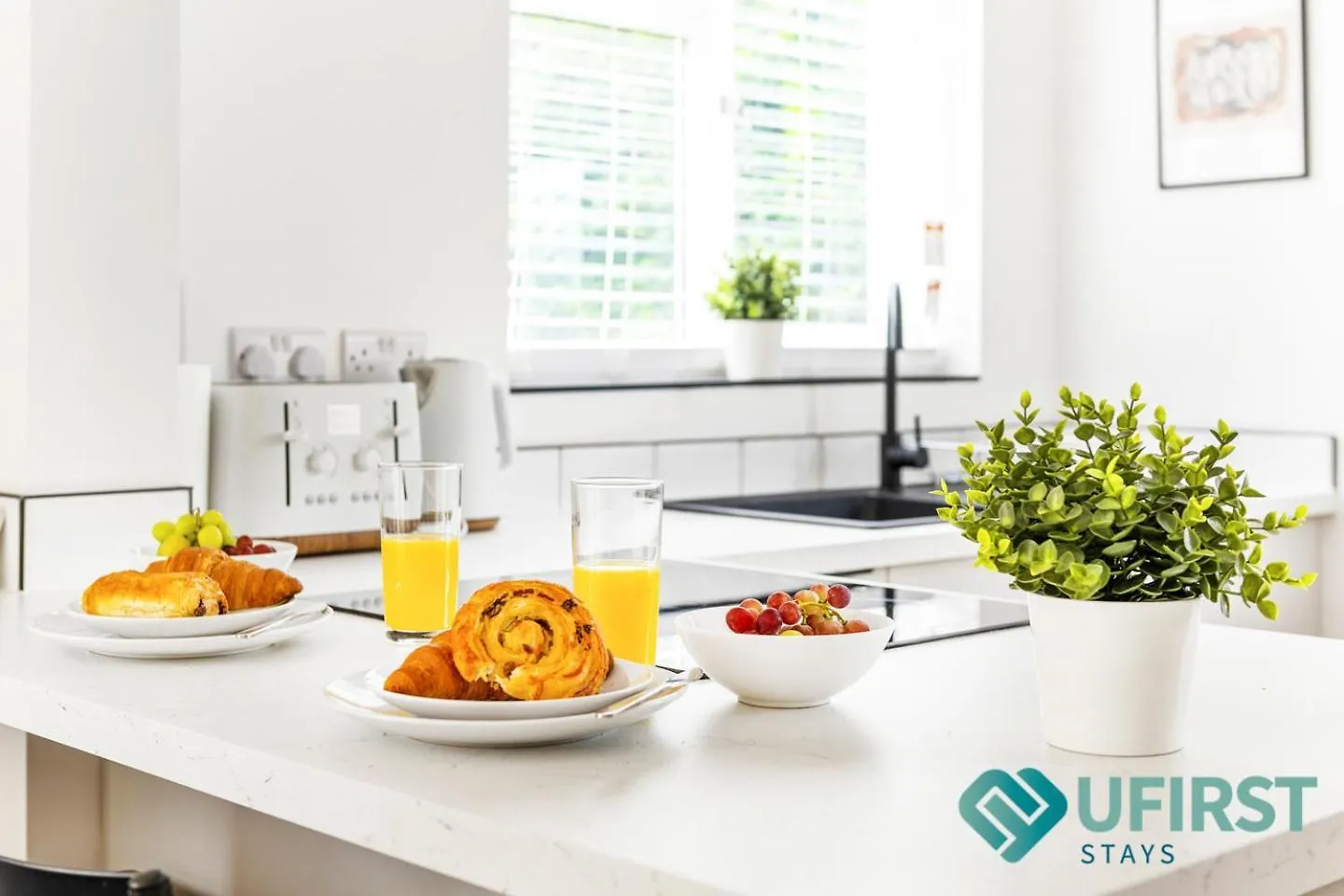 Bright 4Br House - Near City Hospital, Sherwood, Clinton Market, Qmc & City Centre - Sleeps 8 Nottingham Apartment